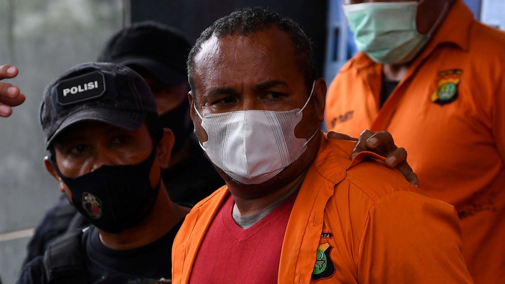 John Kei Minta Maaf ke Masyarakat Indonesia