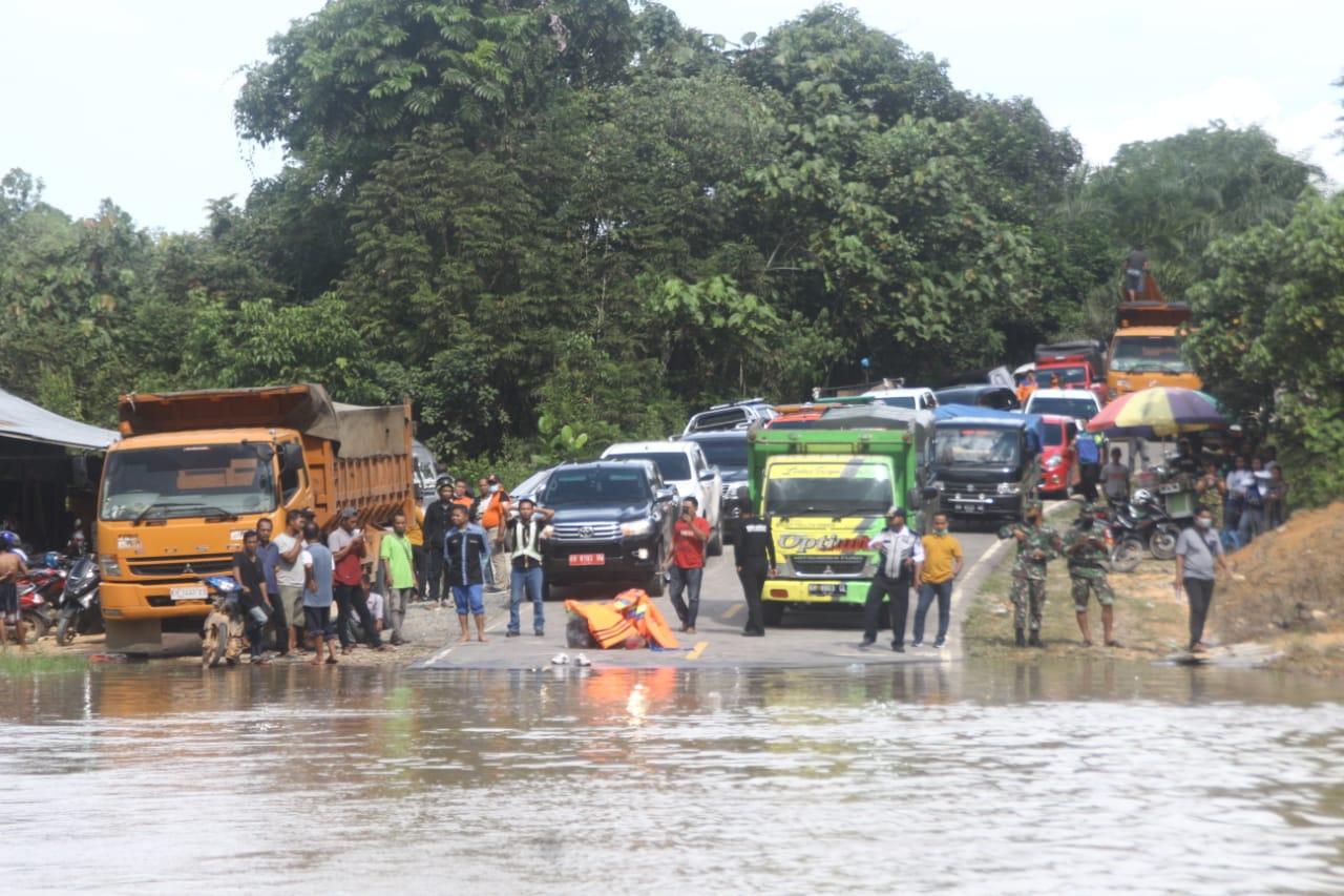 Banjir di Lamandau, Jalur Trans Kalimantan Terputus