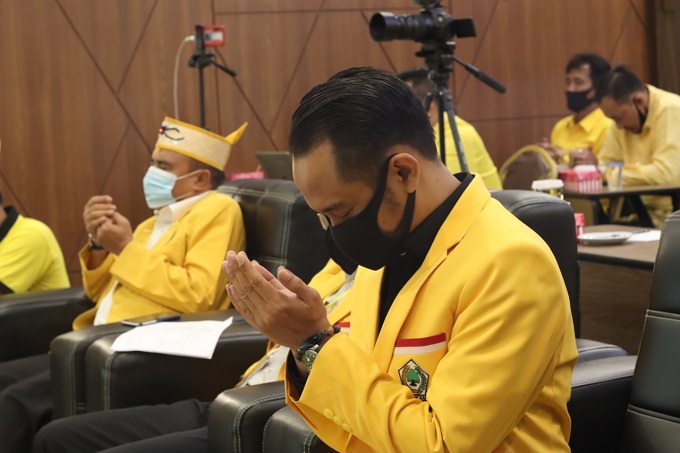 Habis Serahkan Bantuan di Sei Hanyo, Mobil Rombongan Pemprov Kalteng Terbalik