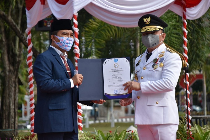 Sukses dalam Program Pembangunan Keluarga, Sugianto Dapat Penghargaan