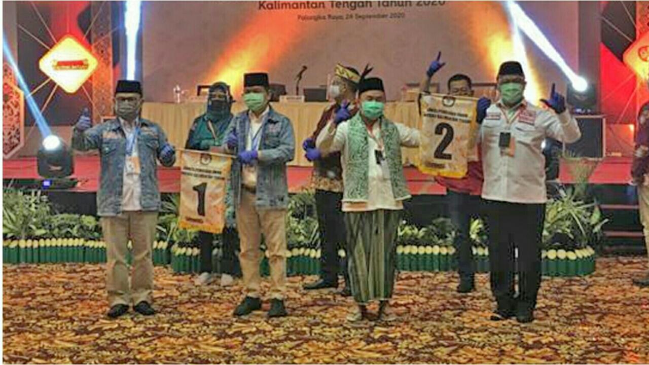 Pakai Sandal Jepit dan Sarung, Gaya Sugianto Hadiri Pencabutan Nomor Urut