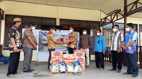 Komitmen Bantu Pemerintah, PT PEAK Salurkan Bantuan Ke Warga Terdampak Banjir