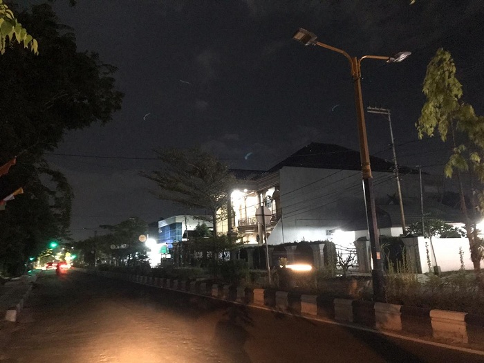 Menunggak, PLN Putus Jaringan Lampu Penerang Jalan di Sampit
