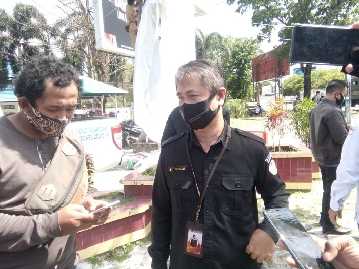 Bawaslu Turunkan Paksa APK yang Melanggar