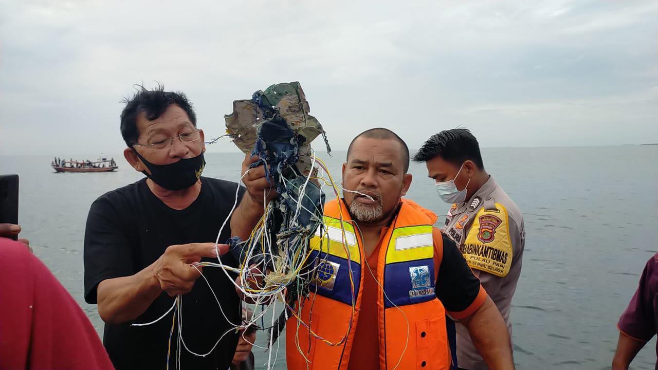 Serpihan Diduga Sriwijaya Air Ditemukan Nelayan di Kepulauan Seribu