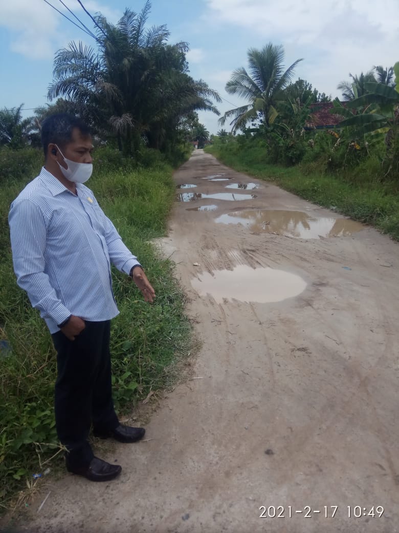 Komisi I DPRD Kotim Tinjau Jalan Rusak, Lumban Gaol: Berikan ke Kontraktor yang Baik