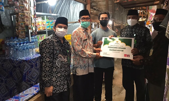 UMKM Terpuruk, Baznas Kotim Bantu Modal Sebuah Warung Kopi
