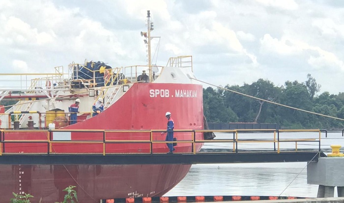Polres Kotim Tangani Soal Tumpahan Minyak Pertamina di Sungai Mentaya