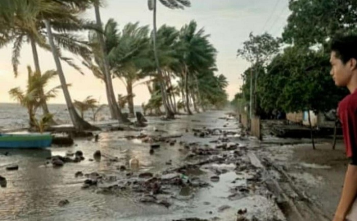 Badai Terjang Kobar, Sejumlah Rumah dan Perahu Rusak