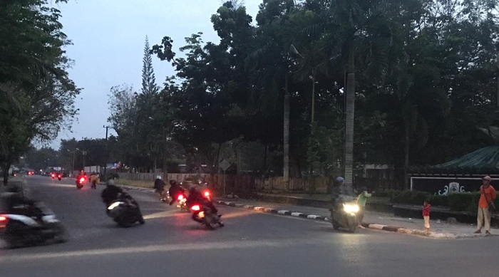 Meresahkan, Warga Ancam Bubarkan Bali di Taman Kota Sampit