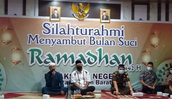 Jelang Ramadan, Kejari Kobar Bersilaturahmi dengan Anak Yatim