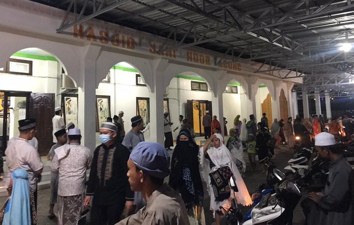 Umat Muslim di Sampit Laksanakan Tarawih Pertama