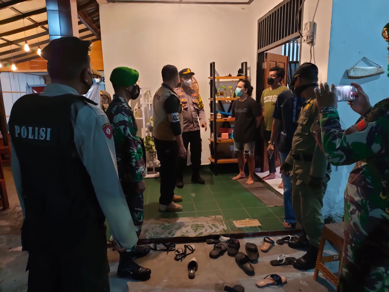 Aparat Gabungan Sisir Tempat Nongkrong Malam Hari Di Kota Sampit