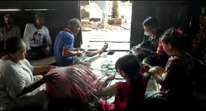 Koramil 1015-13/Mentaya Hulu Dampingi Pengrajin Lanjung