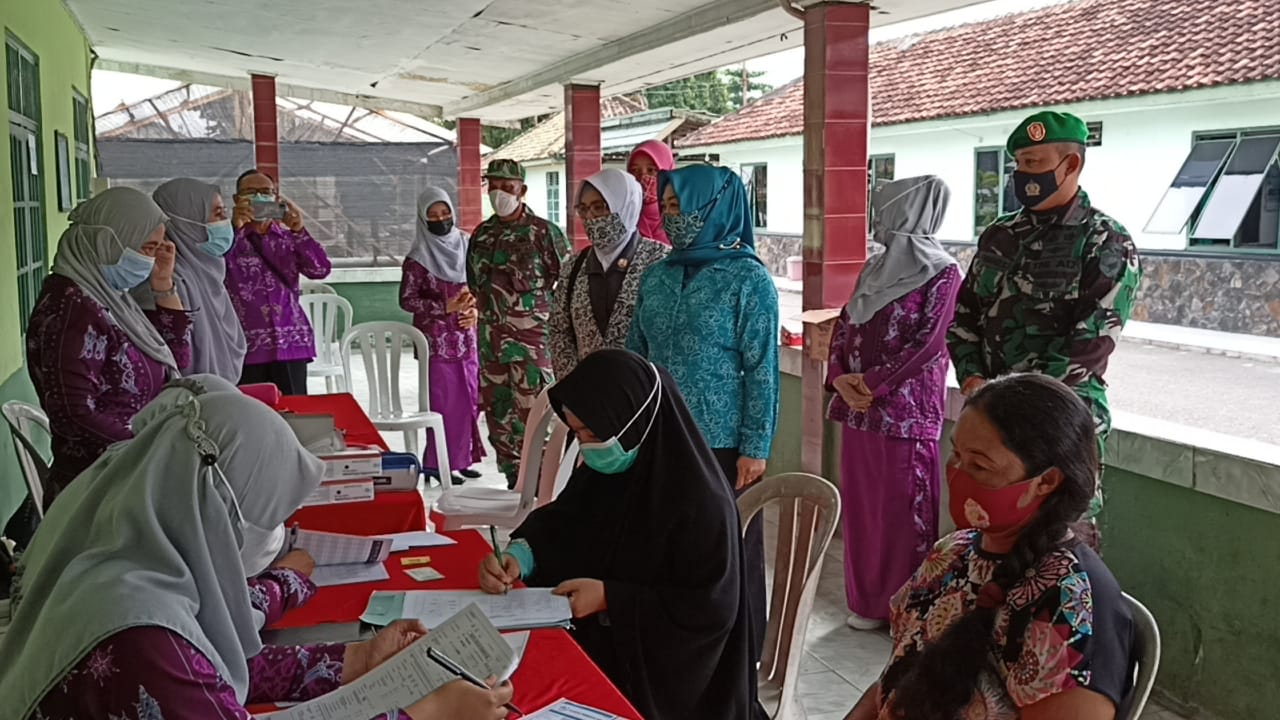Pelayanan Program KB Sukses Dilakukan oleh Kodim 1015/Sampit Bersama Dinas DP3AP2KB