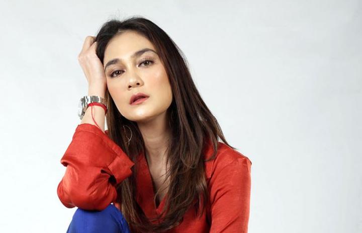 Harga Pakaian Luna Maya Bikin Nyesek: Sama Harga Rumah sama Kolamnya