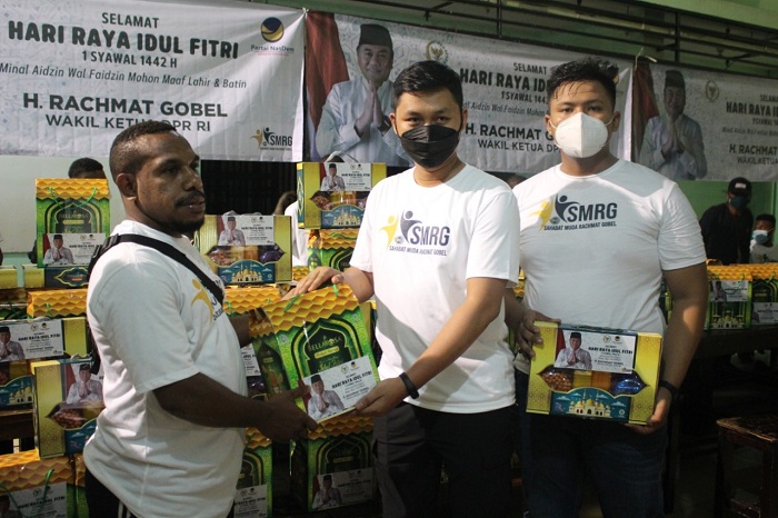 Rachmat Gobel Bagikan Ribuan Paket untuk Pemuda Papua di Jabodetabek