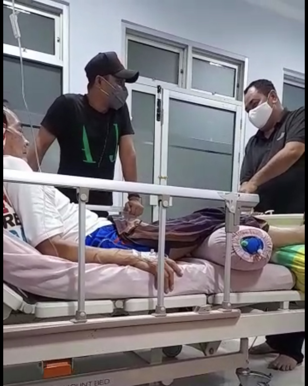 Kondisi Taufiq Mukri Dikabarkan Membaik, Supian Hadi Besuk Ke RS