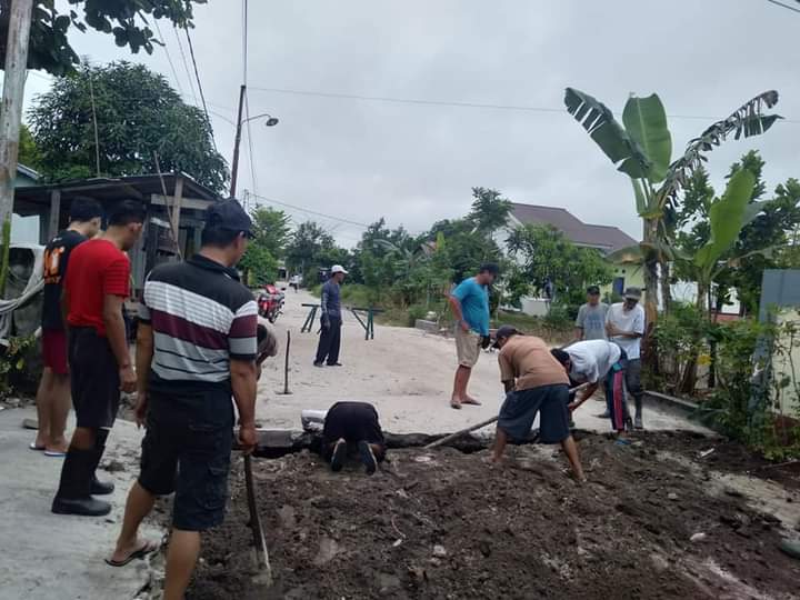 TNI Bersama Masyarakat Lakukan Kerja Bakti