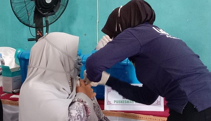 Bupati Kobar: Menolak Divaksin, Jaminan Sosialnya Terancam Disetop