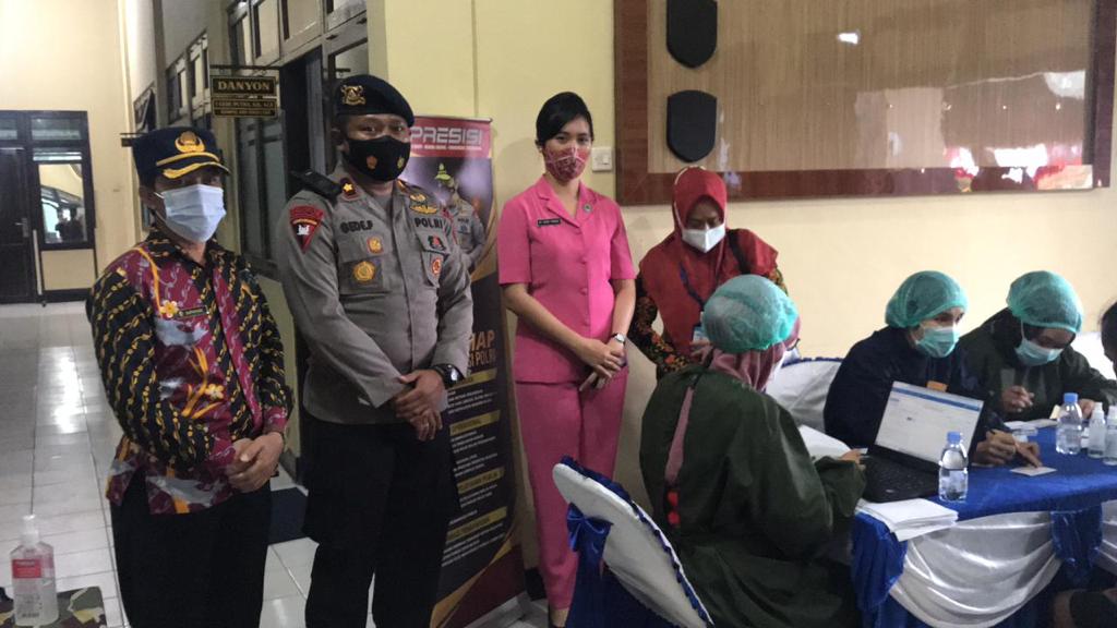 Sat Brimob Batalyon B Pelopor Sampit Gelar Vaksin Covid-19 Massal