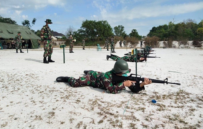 Prajurit Korem 102/Panjung Asah Kemampuan Menembak