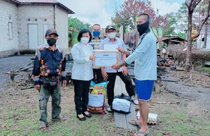 Ketua DPRD Kotim Bantu Korban Kebakaran