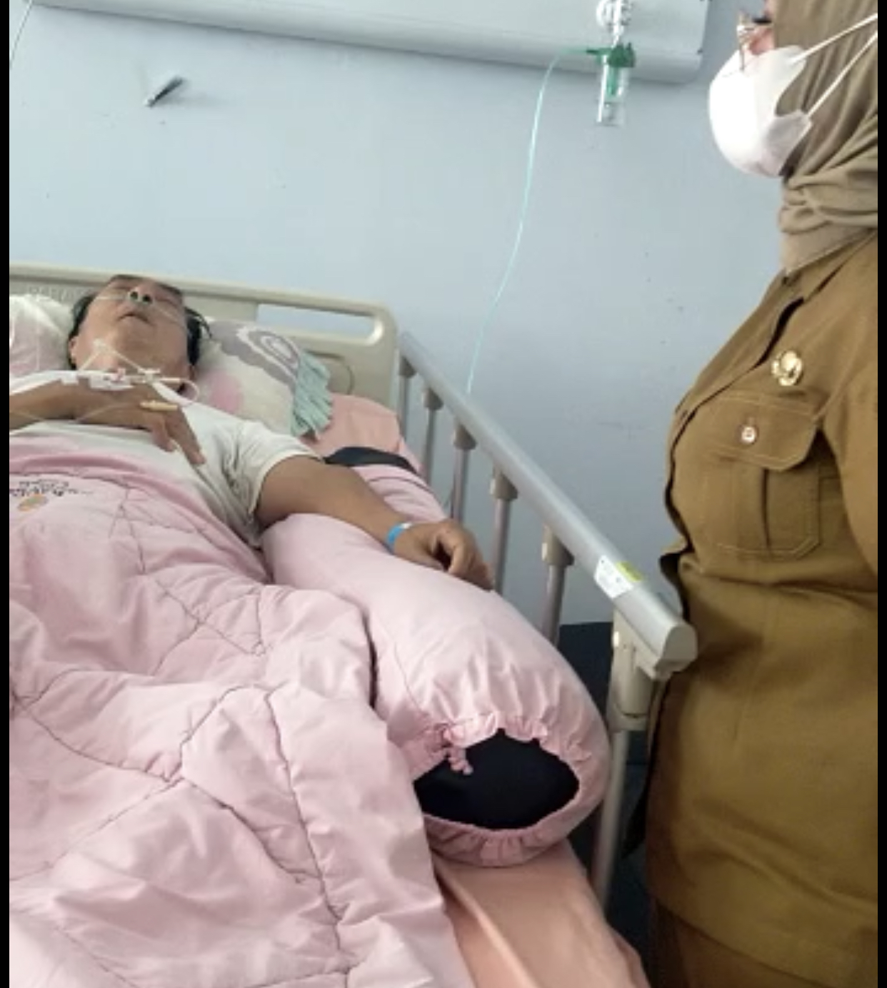 Dibesuk Irawati, Begini Kondisi Taufiq Mukri