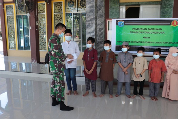 Bukti Kemanunggalan TNI dan Rakyat, Zidam XII TPR Sambangi Anak Yatim