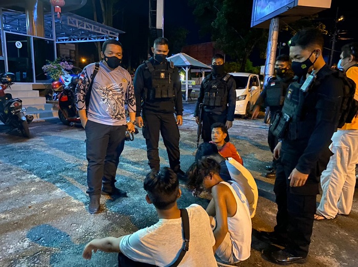 Palak Warga di Taman Yos Sudarso, Empat Pemuda Mabuk Diamankan Polisi