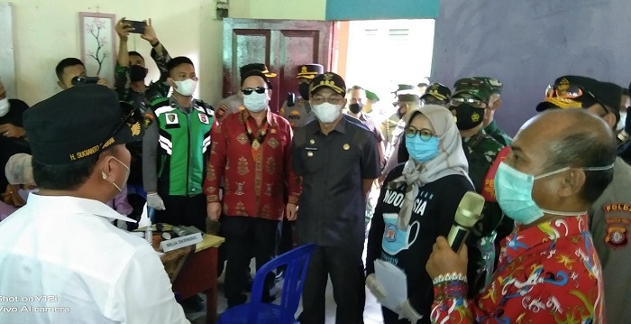 Tinjau Vaksinasi Massal di Mura, Bupati Dampingi Gubernur Sugianto