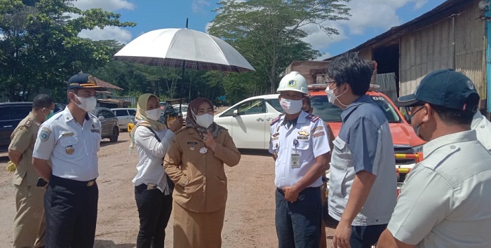 Bupati Kobar Tinjau Langsung Lokasi Ledakan Tongkang PT. Korindo