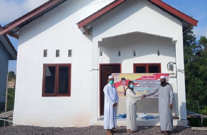 Kado Idul Adha, Mukhtarudin Berikan 150 Juta Untuk Marbot Masjid