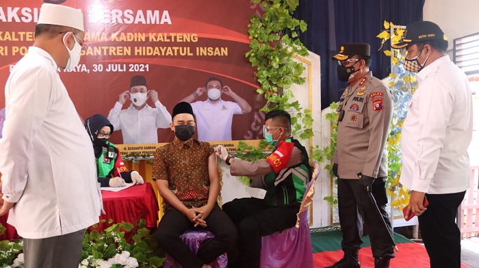 Kadin Kalteng Bersama Polda Gelar Vaksinasi di Ponpes Hidayatul Insan