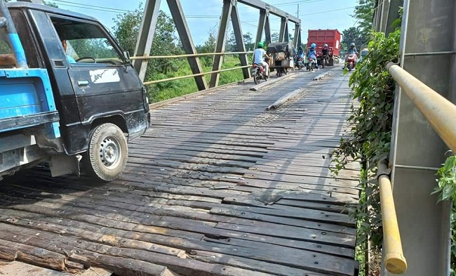 Kisah Jembatan “Patah” Sampit yang Sering Mengeluarkan Suara Hentakan Nyaring, Warga: Butuh Diperhatikan
