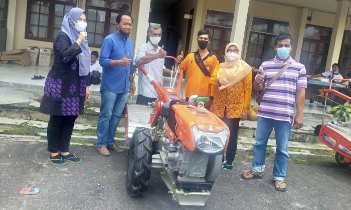 DPR-RI Bagi-bagi Alsintan di Kotim, Desa Rawa Sari Juga Dapat Jatah