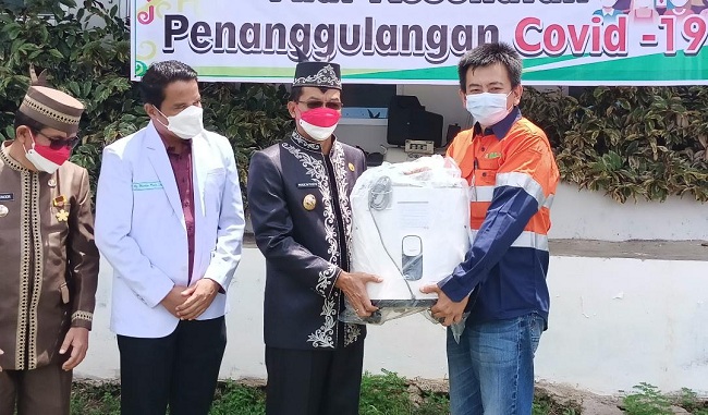 Salurkan Bantuan Alat Kesehatan, Bupati Mura Puji PT IMK