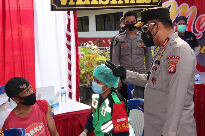 Polda Berikan 300 Vaksin untuk Warga di Lokasi Korban Kebakaran Mendawai