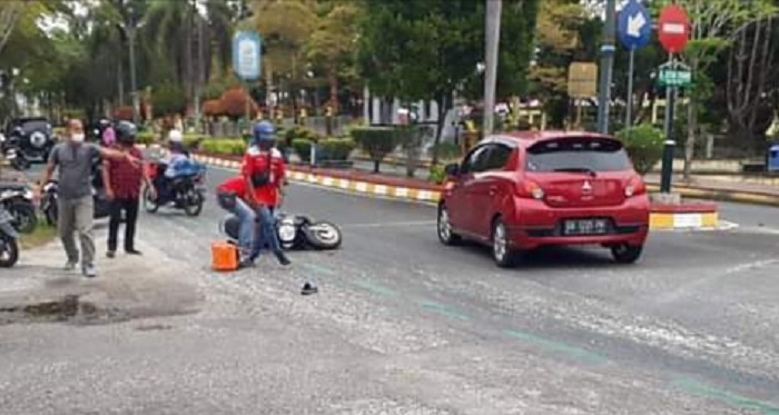 Gara-gara Graese Berceceran di Jalan Sutan Syahrir, 2 Motor Terjatuh