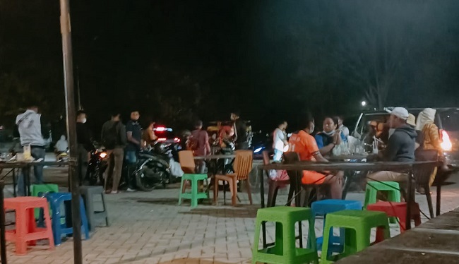 Pengunjung Cafe dan Angkringan Dibubarkan, Masyarakat: Bingung, Cuma Malam Minggu Begini