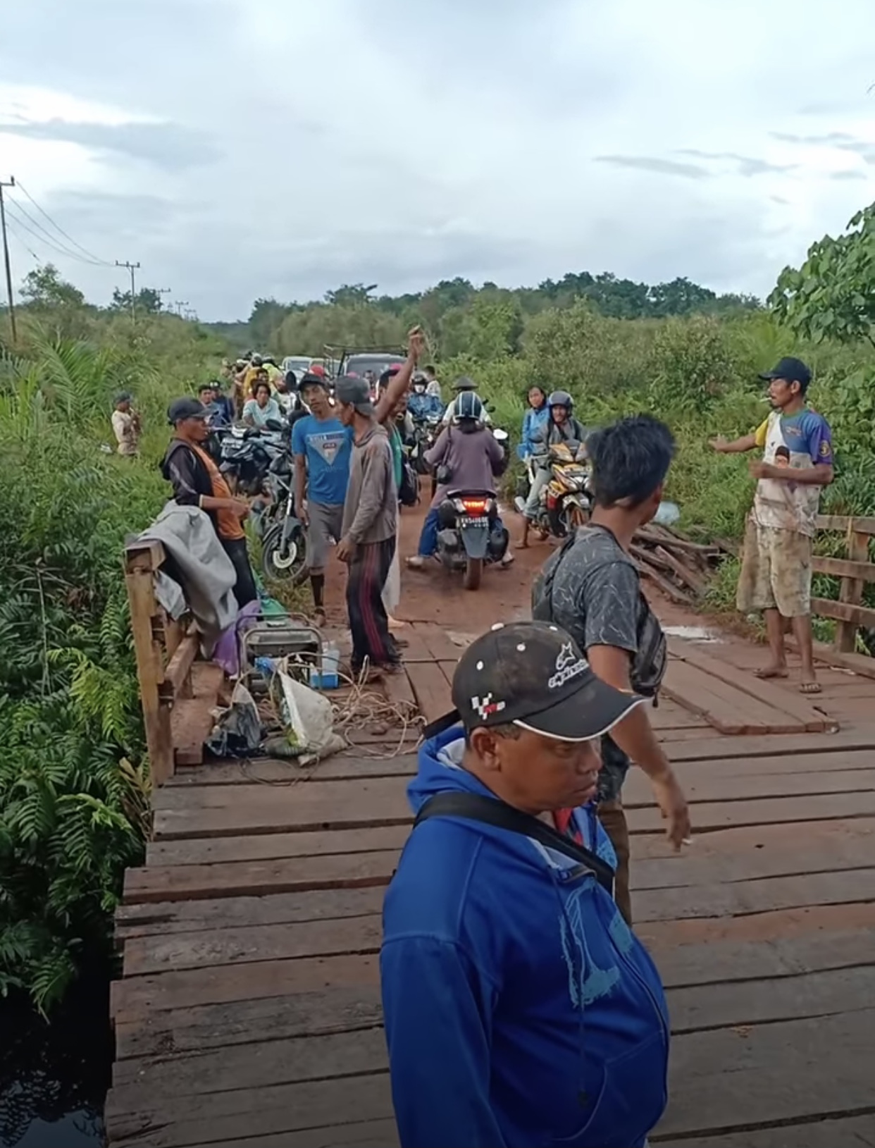 Jembatan Penghubung Desa Kandan Dan Camba Kini Bisa Dilintasi