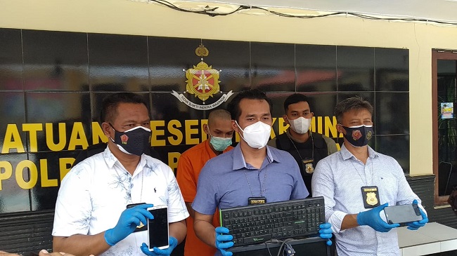 Jangan Palsukan Sertifikat Vaksin, Atau Akan Bernasib Sama dengan Dua Orang Ini