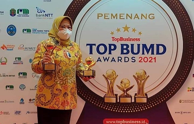 Bupati Nurhidayah Kembali Raih Penghargaan Top Pembina BUMD Award