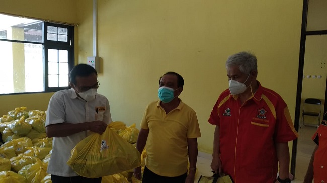 DPD Golkar Kalteng Salurkan Bansos untuk Korban Banjir