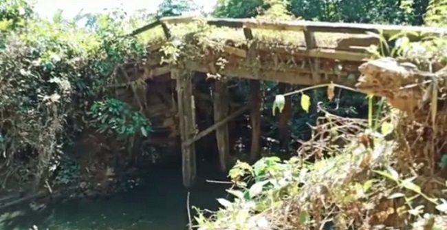 Jalan Utama Akses Desa Panahan dan Riam Rusak Akibat Banjir