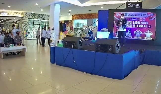 Peringati HUT Ke- 53, Kadin Kalteng Gandeng OJK Gelar Vaksinasi Massal