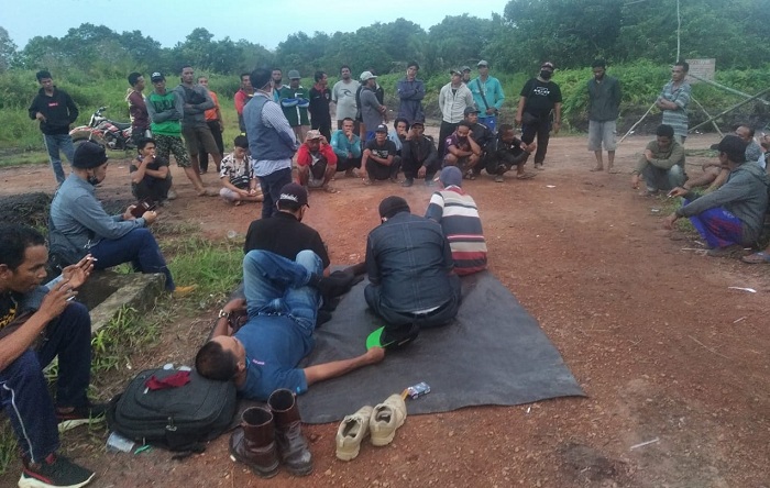 Lagi, Jalan PT MJSP Diportal, Lumban Gaol: Masyarakat Sudah Jenuh dengan Janji-janji