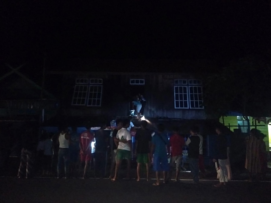 Sedang Asik Ngopi, Warga Dikejutkan Rumah Berapi