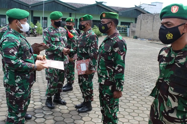 Dandim 1012/Buntok Pimpin Upacara Korp Raport Kenaikan Pangkat dan Pelepasan Personel Pindah Satuan