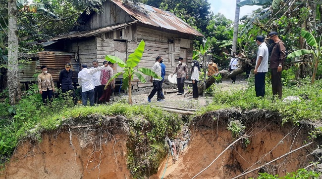 DPRD Kobar Minta Pemkab Segera Atasi Longsor di Kelurahan Sidorejo